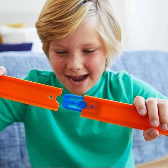 Hotwheels • NWT track pack 4 feet of tracks - Picture 2 of 8